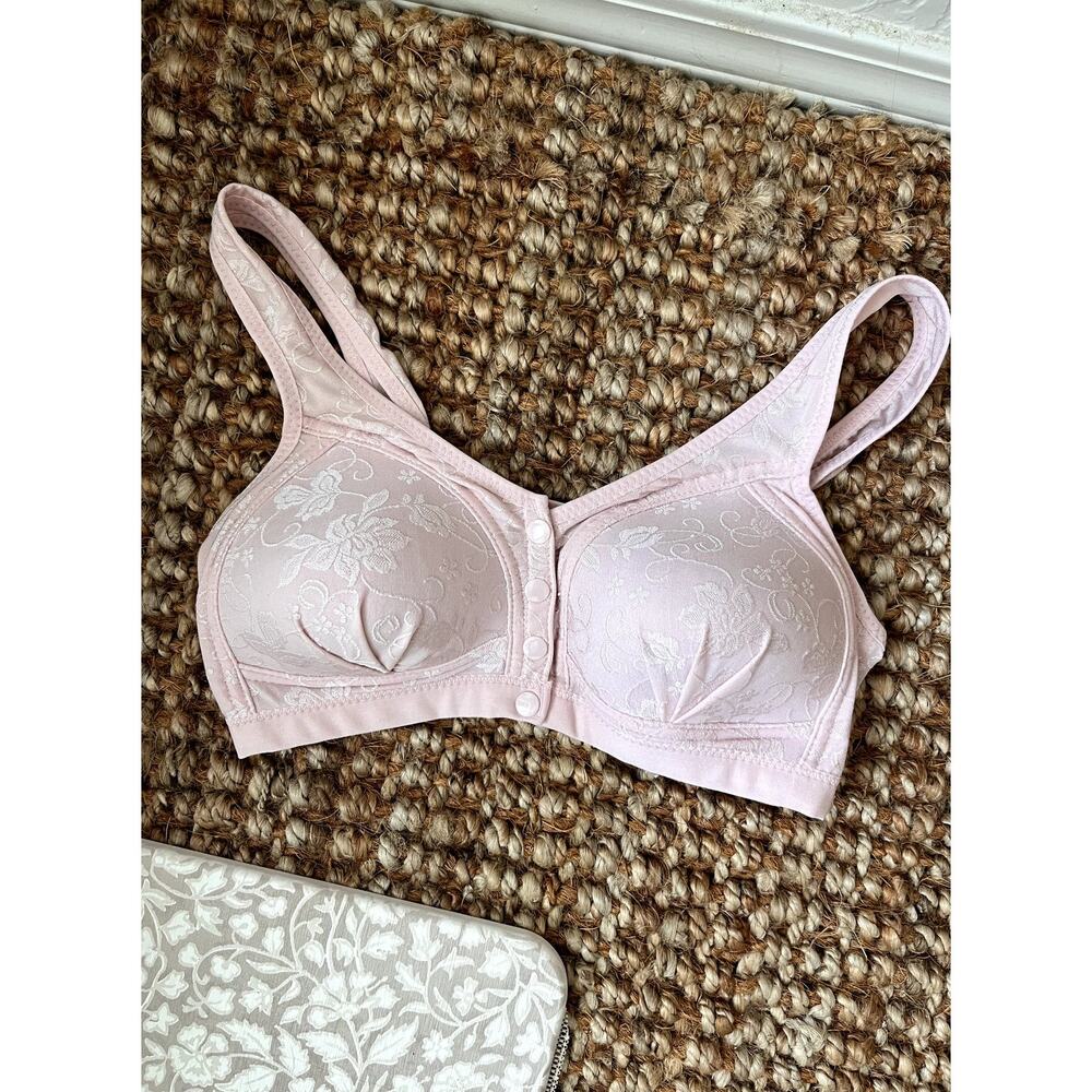 Vintage-Style Pale Pink Floral Snap-Front Bra